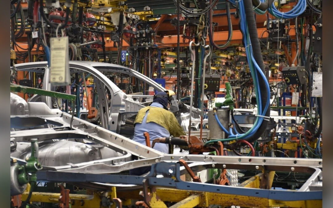 Exportaciones de automóviles y buses colombianos crecieron en un 191 % en el primer cuatrimestre del 2026