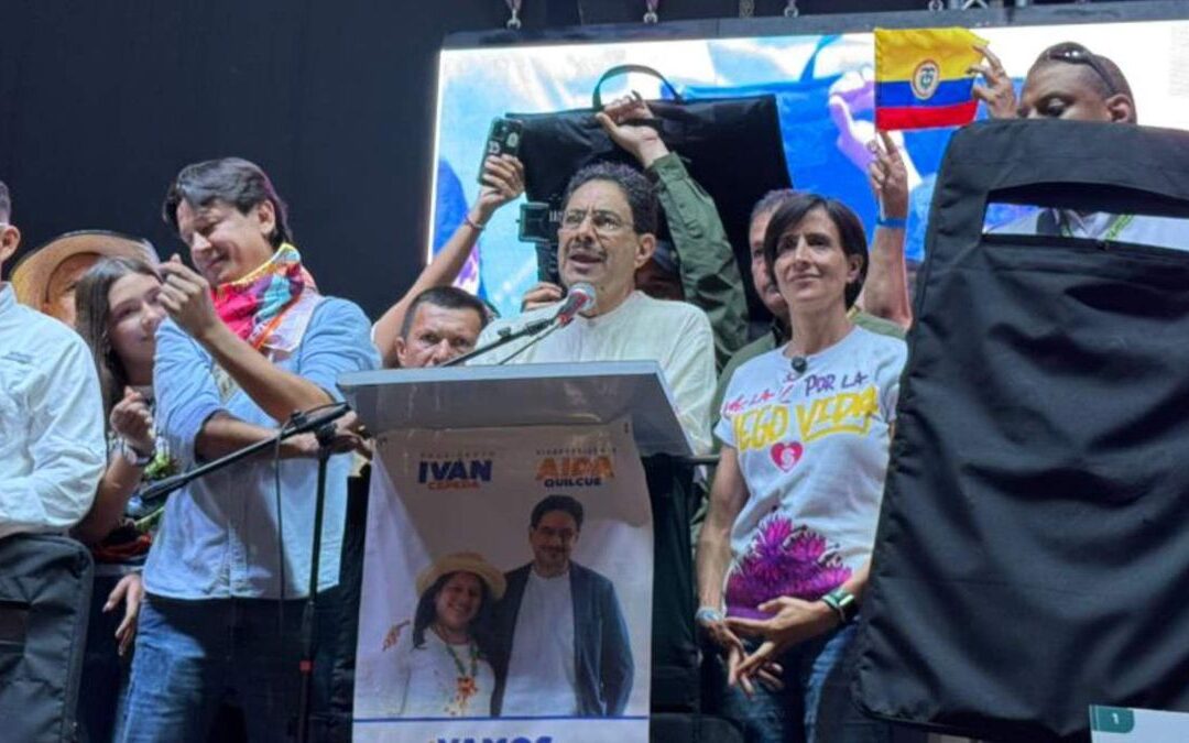 Cepeda anunció pacto por la transición energética: ‘tenemos condiciones para la energía eólica y solar’