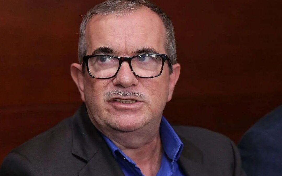 Rodrigo Londoño, exjefe de las Farc, respalda a Iván Cepeda para la segunda vuelta presidencial