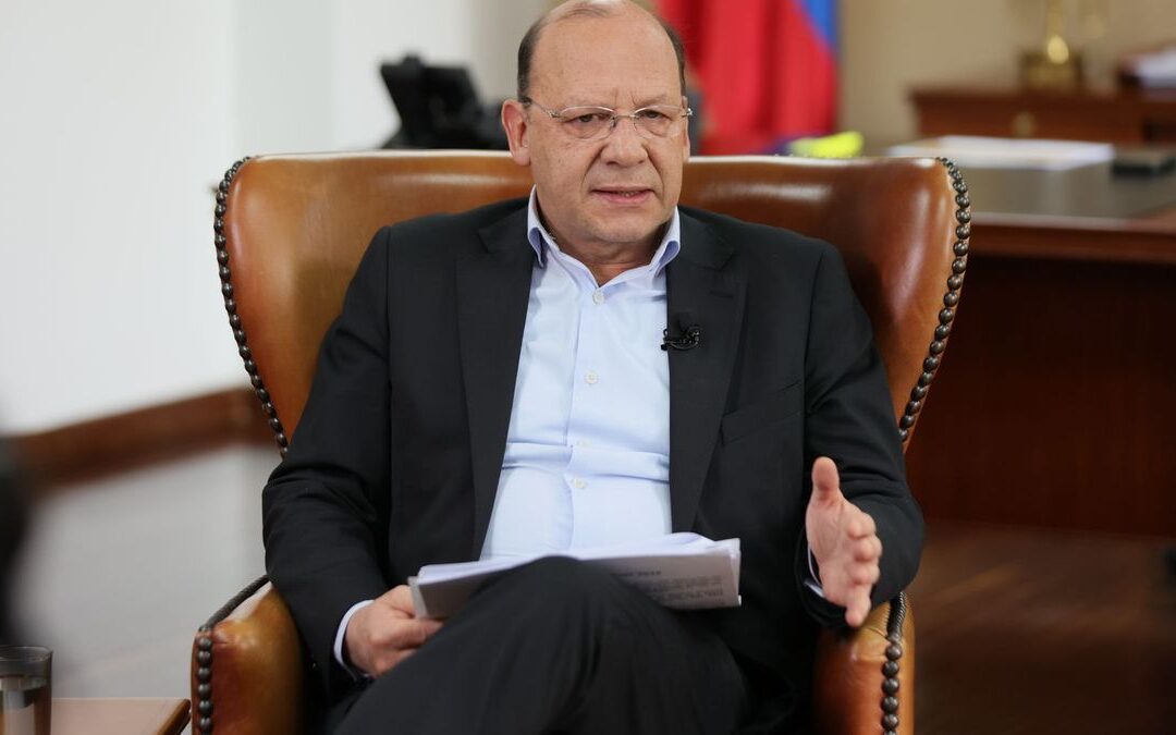 Gobierno Petro designa al ministro de Hacienda para coordinar el empalme presidencial con equipo de De La Espriella