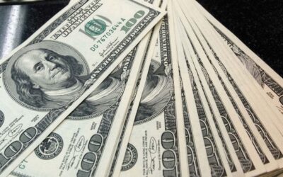 El dólar cae a mínimos de más de tres años impulsado por la mejora en el entorno global
