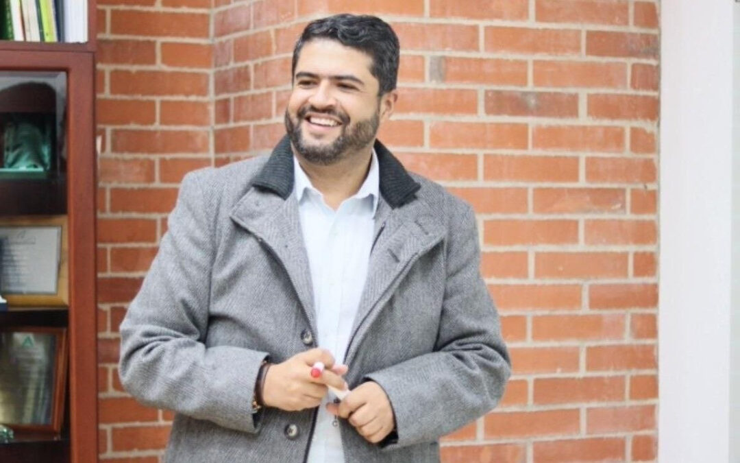 El columnista de Boyacá Sie7e Días que fue designado director nacional del Sena por de la Espriella #Tolditos7Días