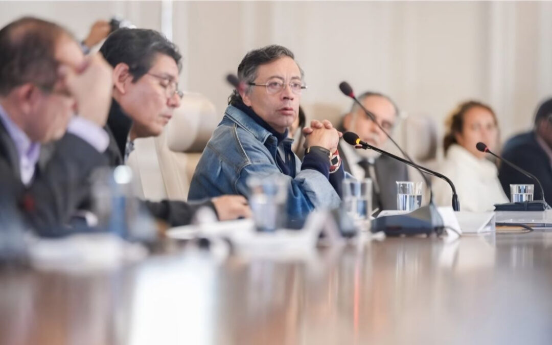Contraloría colombiana advierte de excesiva contratación en recta final del Gobierno Petro