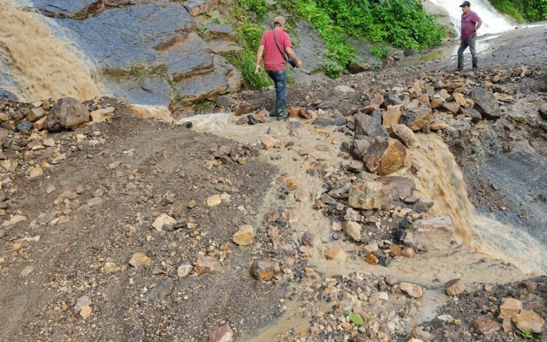 Hallan sin vida a una persona y continúa la búsqueda de otra tras emergencias por crecientes en Santa María