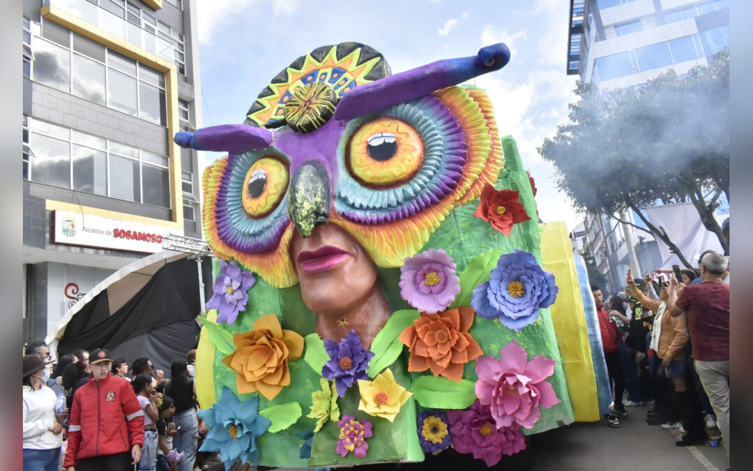 El desfile de carrozas y comparsas de Sogamoso, una combinación de talento local y nacional