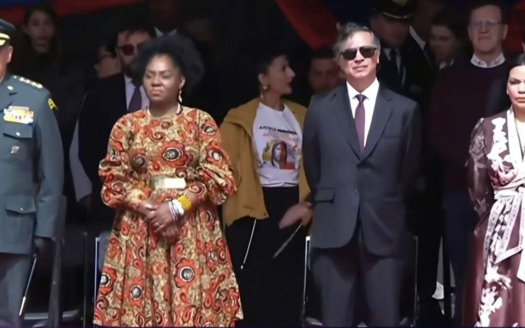 Petro preside por última vez el desfile militar del Día de la Independencia de Colombia