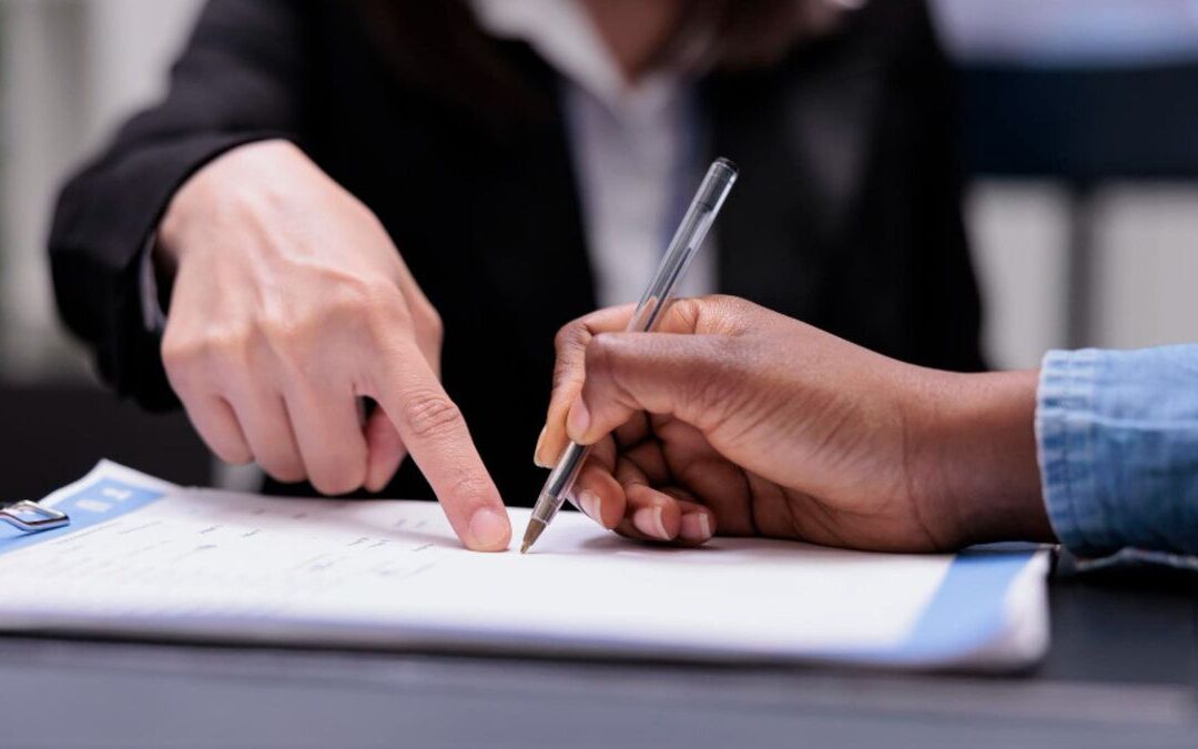 Sigue la firma de millonarios contratos de última hora y la entrega de notarías