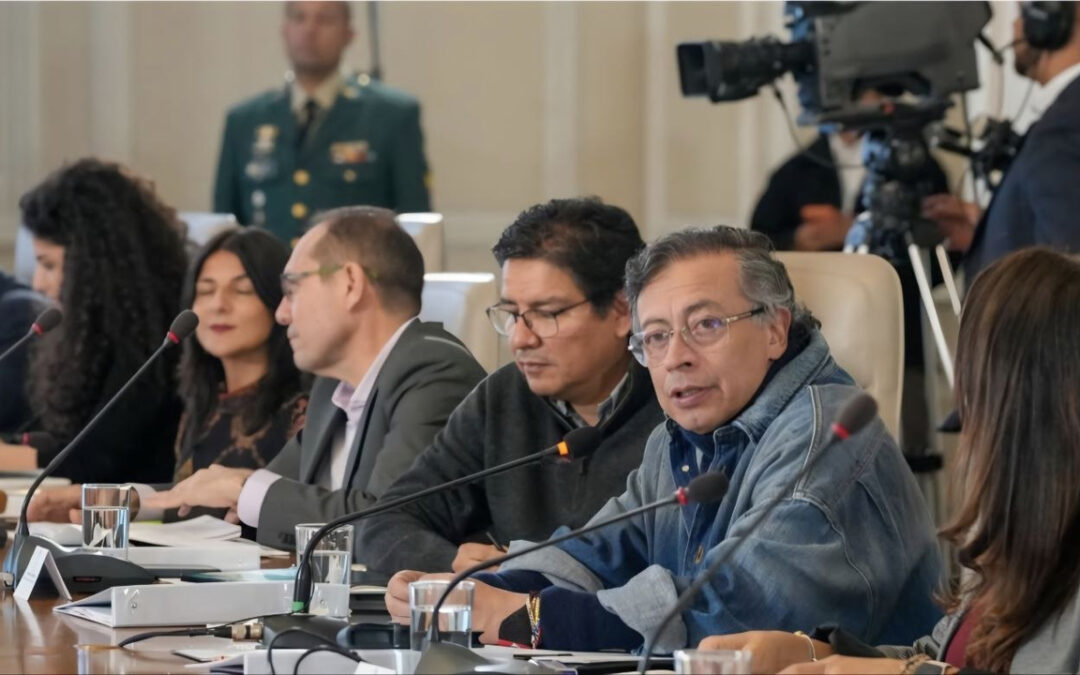Petro alerta de ‘toneladas de explosivos’ en Cali, donde tomará posesión de la Espriella