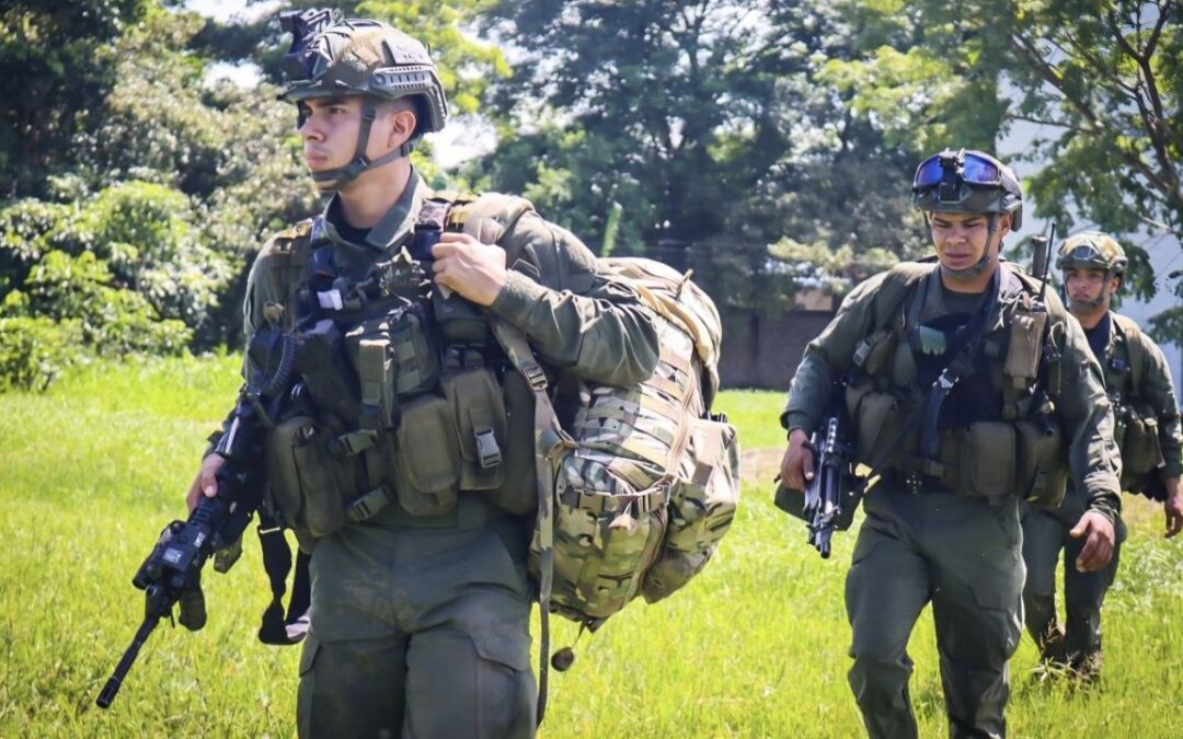Ejército y Policía blindan una estratégica ladera de Cali para investidura presidencial