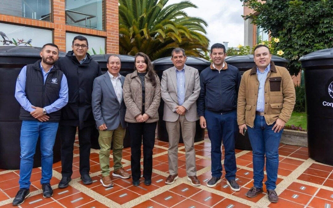 Familias vulnerables de doce municipios reciben kits de recolección de agua lluvia