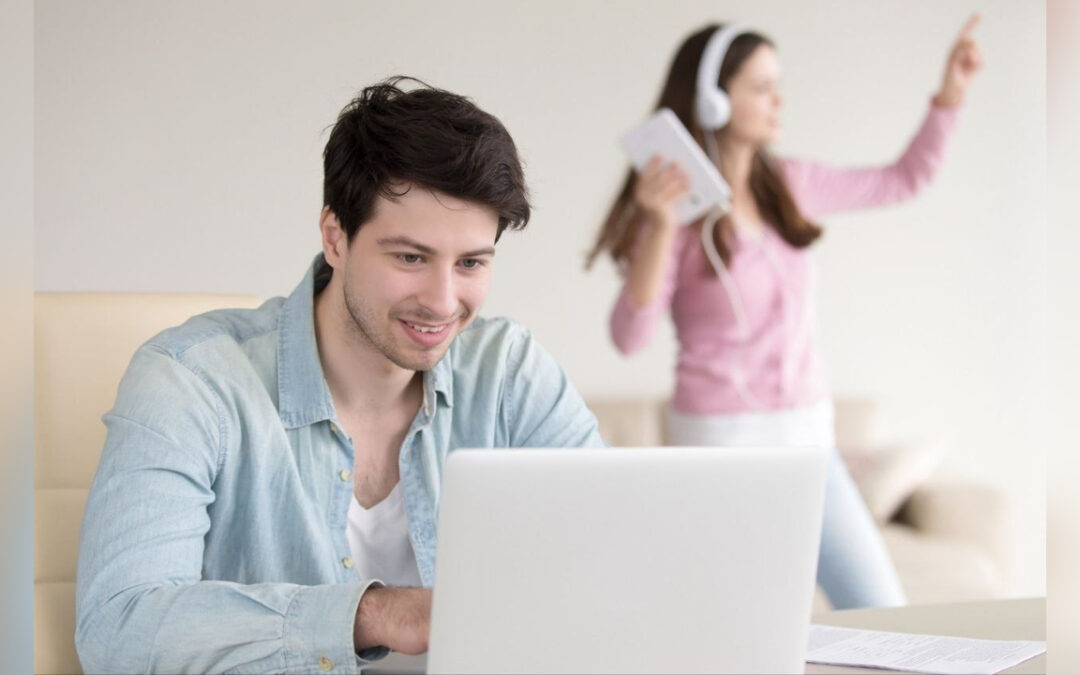 Abren 100 becas virtuales para estudiar programas de tecnología en universidades de México e Italia