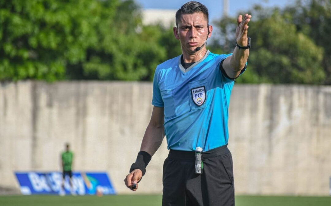 Camilo Colmenares, el árbitro boyacense que llega a Primera