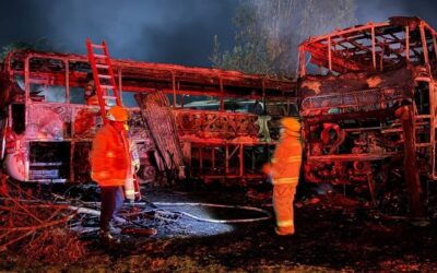 Incendio en el norte de Sogamoso consumió dos buses en desuso