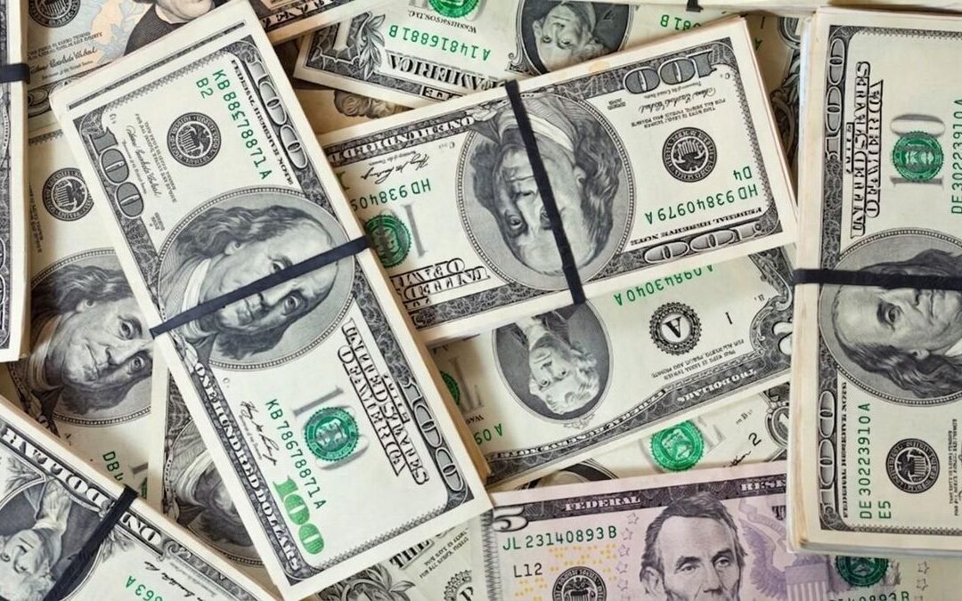Dólar abre a la baja mientras la Fed, el petróleo y el déficit fiscal marcan el pulso del peso