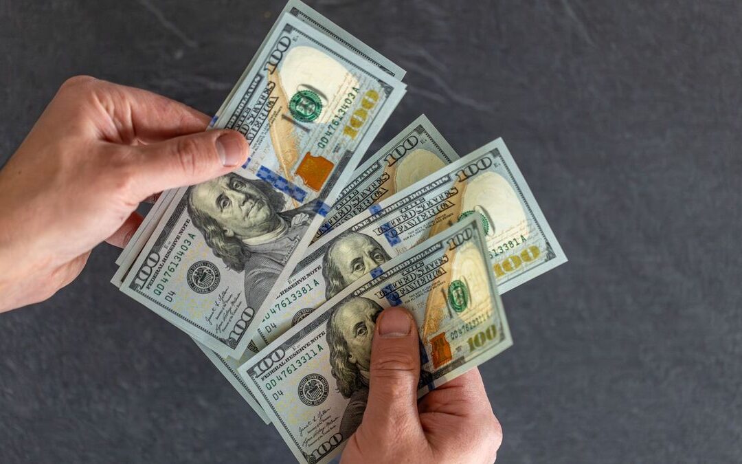 Precio del dólar en casas de cambio este lunes 17 de agosto de 2026: esto recibe si compra 100 dólares
