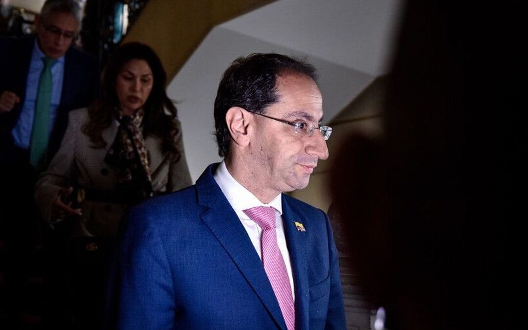 Vicepresidente Restrepo cuestiona la “irresponsabilidad fiscal” del Gobierno anterior